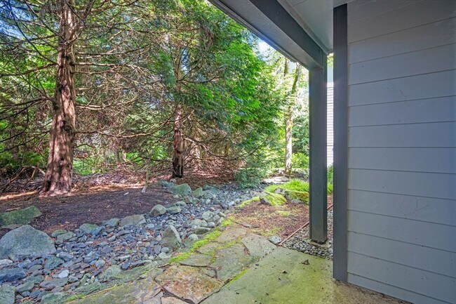 11102 NE 125th Ln in Kirkland, WA - Building Photo - Building Photo
