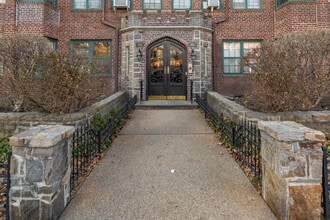 The Gardens in Forest Hills, NY - Building Photo - Building Photo
