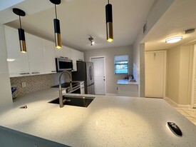 1550 NE 191st St in Miami, FL - Building Photo