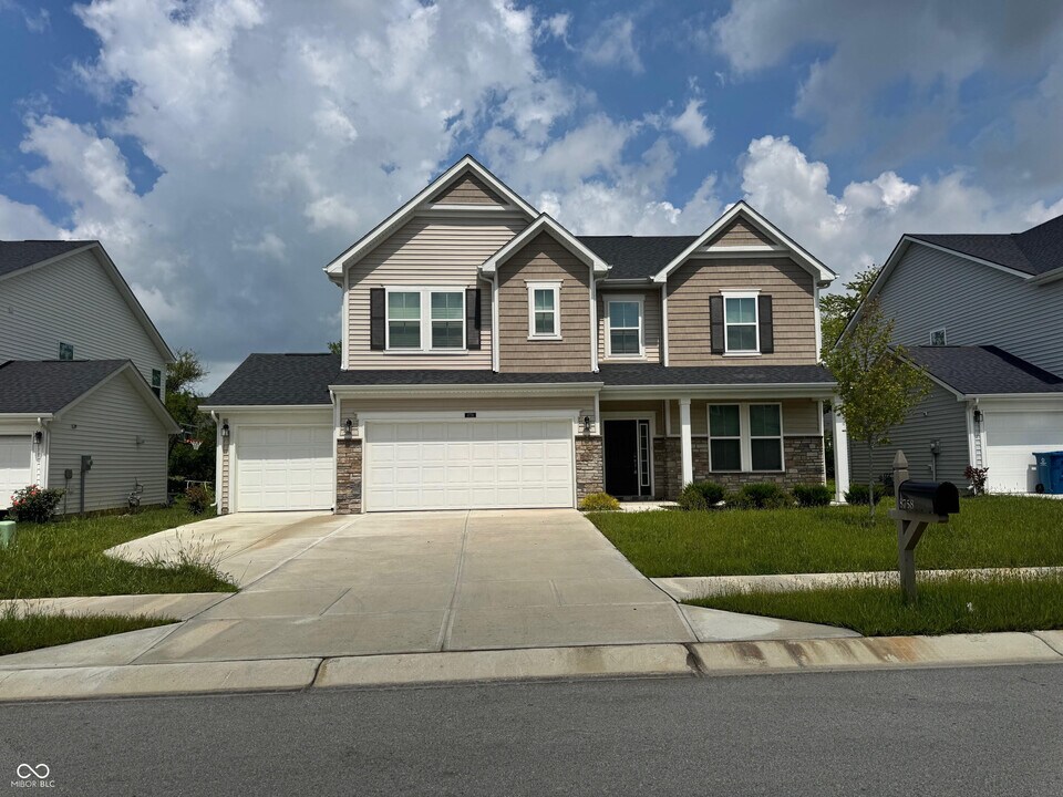 8758 Howlett Ln in Indianapolis, IN - Building Photo
