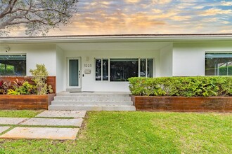 1223 NE 102nd St in Miami Shores, FL - Building Photo - Building Photo