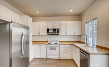 248 NE 55th Ave in Hillsboro, OR - Building Photo - Building Photo