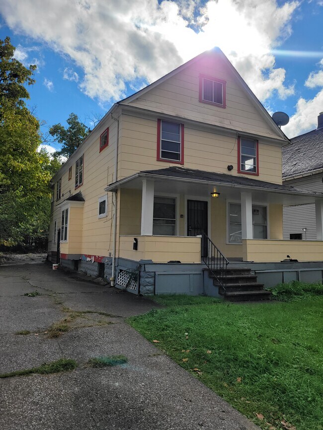 12918 Ferris Ave in Cleveland, OH - Building Photo - Building Photo