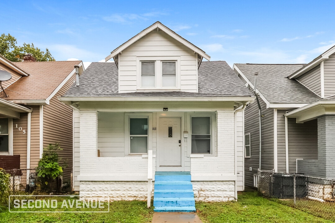 103 Saunders Ct in Louisville, KY - Foto de edificio