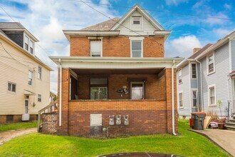 921 15th St in Beaver Falls, PA - Building Photo - Building Photo