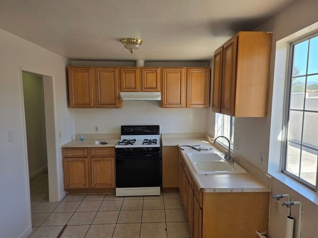 16594 Orange Way in Fontana, CA - Building Photo - Building Photo