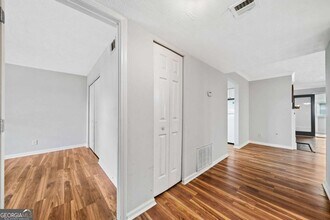 717 Beaufort Cir in Duluth, GA - Foto de edificio - Building Photo