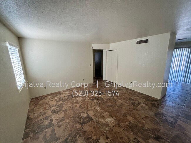 3801-3807 S Queen Palm Dr in Tucson, AZ - Building Photo - Building Photo