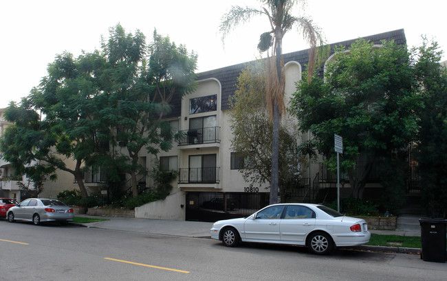 10810 Massachusetts Ave in Los Angeles, CA - Building Photo - Building Photo