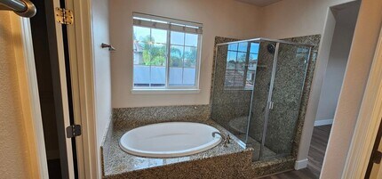 1876 Tarragon Dr in Brentwood, CA - Foto de edificio - Building Photo