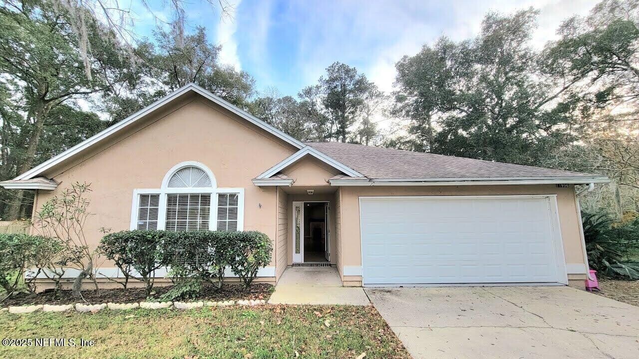 11996 Swooping Willow Rd in Jacksonville, FL - Building Photo