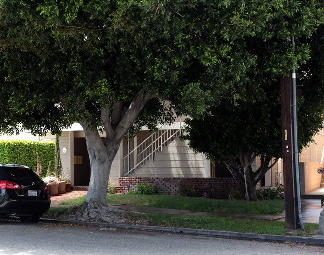 2021 E 3rd St in Long Beach, CA - Foto de edificio - Building Photo