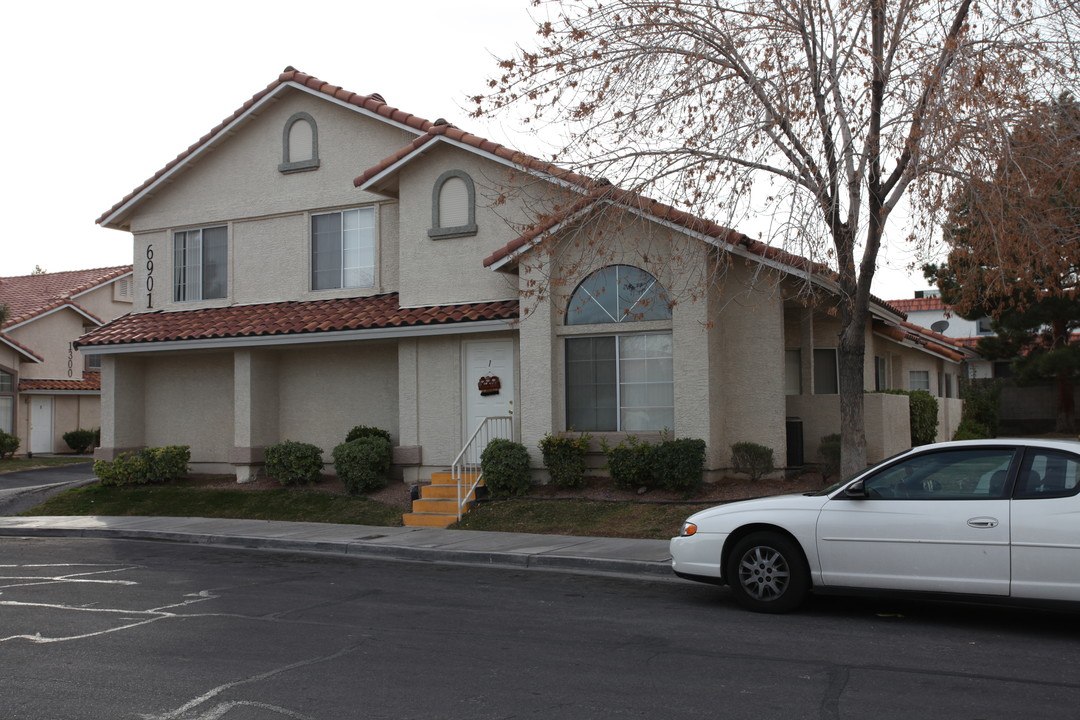 Rainbow Gardens in Las Vegas, NV - Building Photo