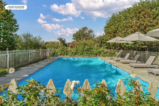 169 S Fairview Ave in Montauk, NY - Building Photo - Building Photo