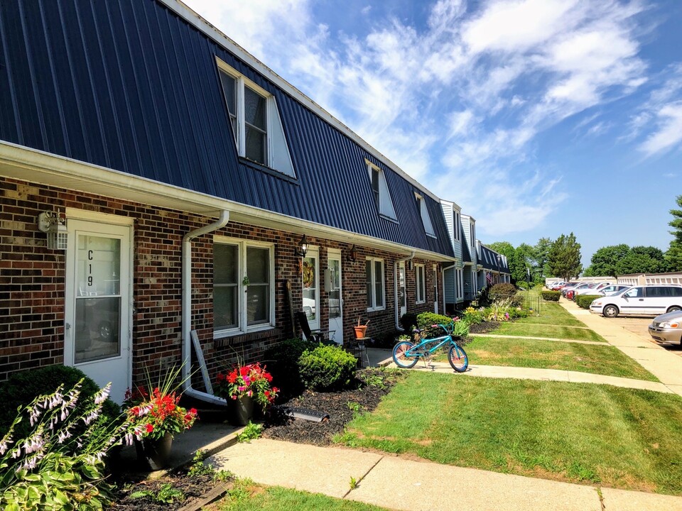 Country Club Estates in Alexandria, IN - Building Photo