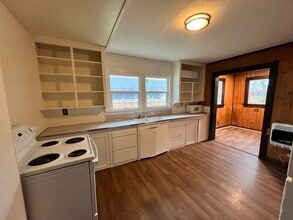 809 E Sullenberger Ave in Malvern, AR - Building Photo - Building Photo