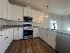 339 Everett Way in Talent, OR - Building Photo - Building Photo