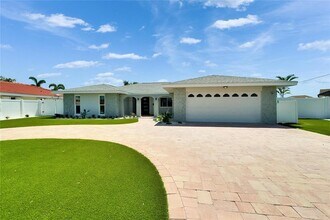1492 Sea Gull Dr S in St. Petersburg, FL - Building Photo - Building Photo