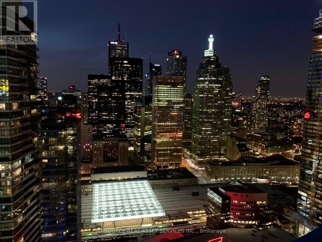 100 Harbour St in Toronto, ON - Building Photo - Building Photo