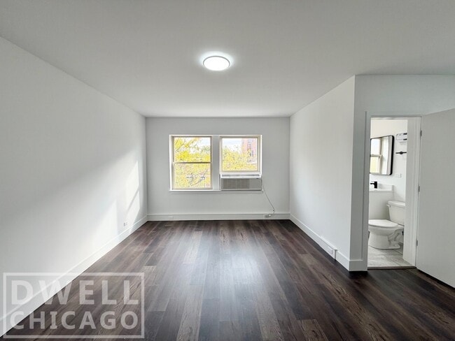 1553 W Hollywood Ave, Unit 1 in Chicago, IL - Building Photo - Building Photo