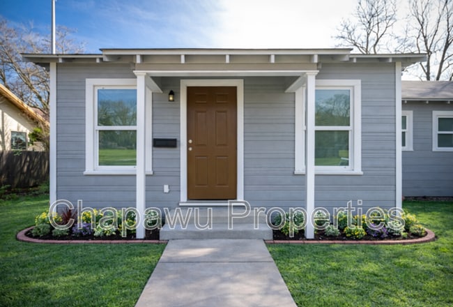 property at 936 Poinsettia St