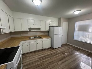 1350 Fairchild St in Pensacola, FL - Building Photo - Building Photo