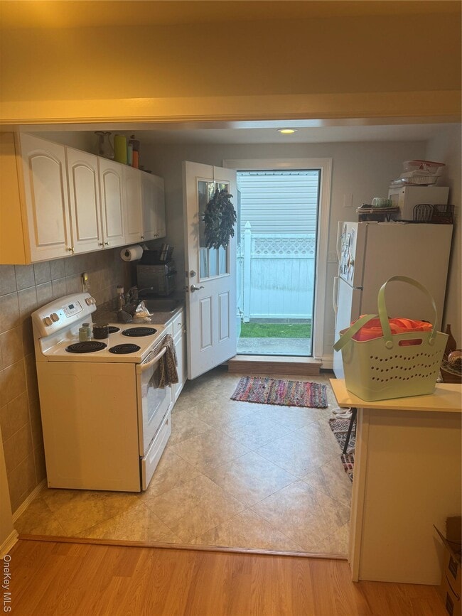845 Prescott Pl in West Babylon, NY - Building Photo - Building Photo