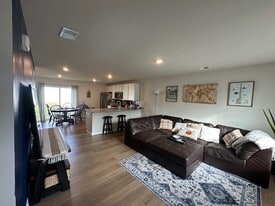 185 Plantation Dr in Felton, DE - Building Photo