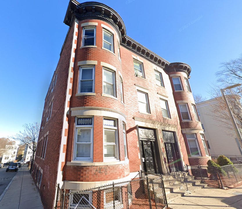 62 Fayston St, Unit 2 in Boston, MA - Foto de edificio
