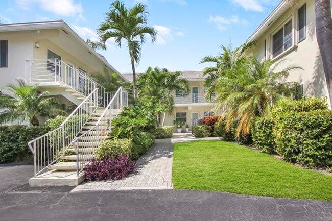 100 Venetian Dr in Delray Beach, FL - Building Photo - Building Photo