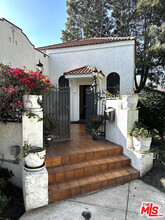 10736 Ashton Ave in Los Angeles, CA - Building Photo - Building Photo