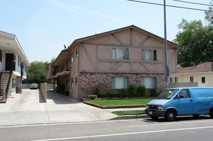 6850 Woodley Ave Apartments