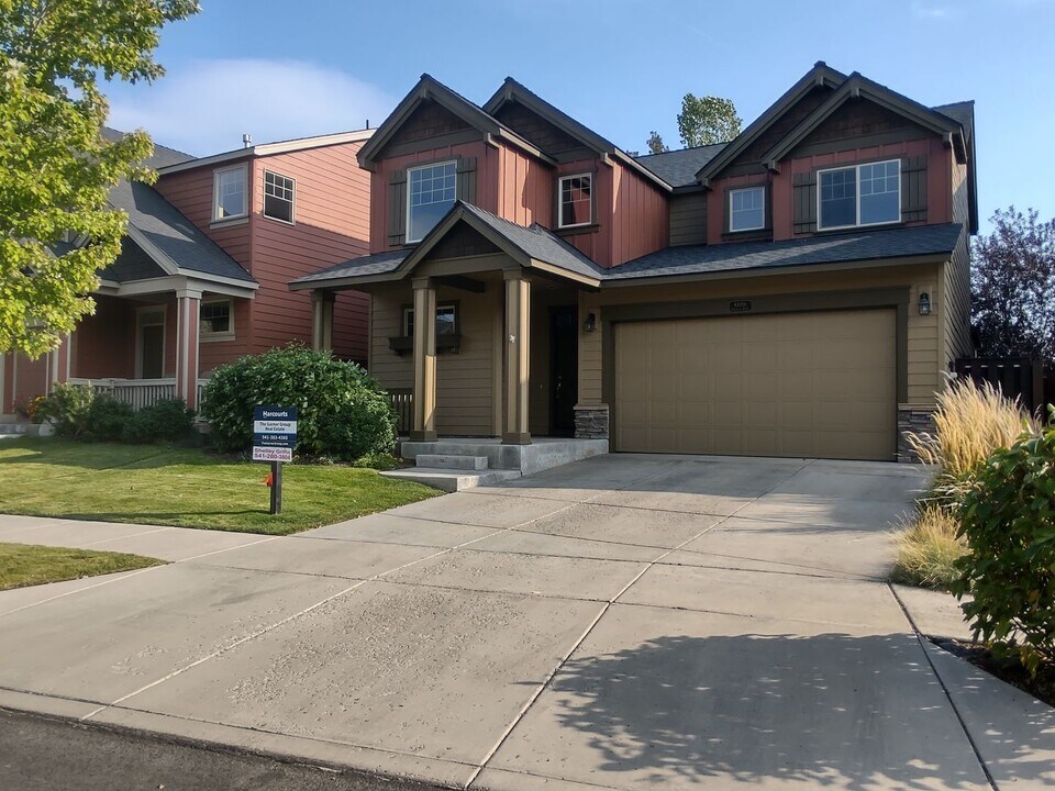61186 Dayspring Dr in Bend, OR - Building Photo