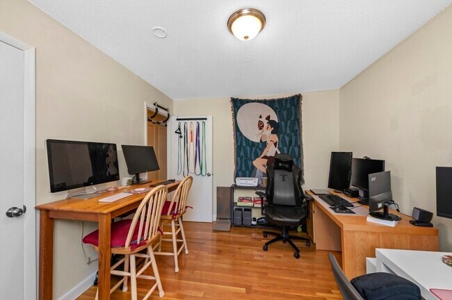 76 Oxford Ave, Unit #6 in Cambridge, MA - Foto de edificio - Building Photo