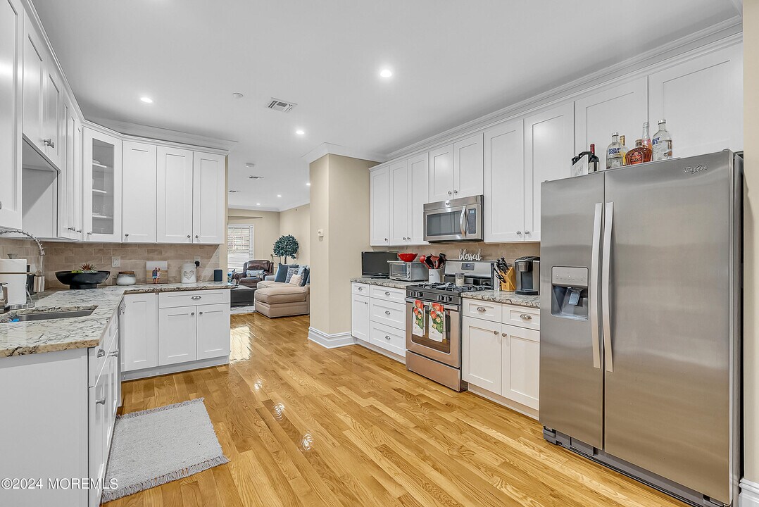 564 Sairs Ave in Long Branch, NJ - Building Photo