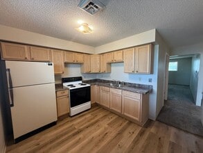 240 Margaret Dr in Gering, NE - Building Photo - Building Photo