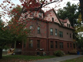 38 Kenyon St in Hartford, CT - Building Photo
