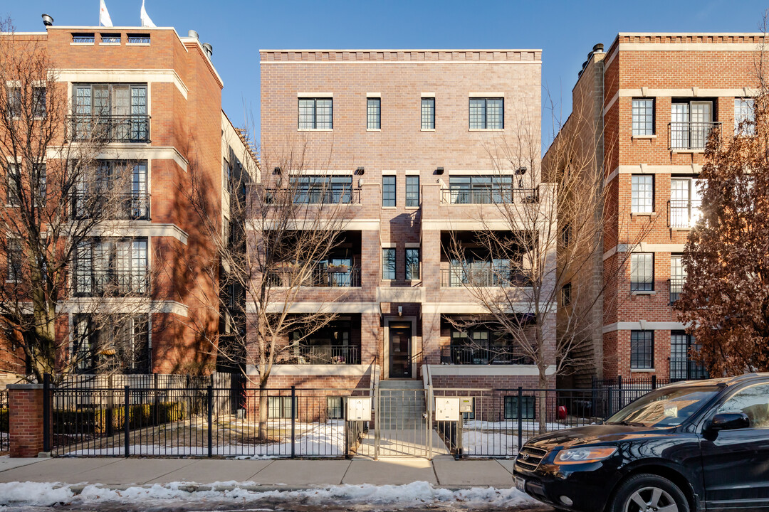 3729 N Wilton Ave in Chicago, IL - Building Photo