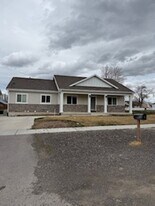 491 E 200 N in Salem, UT - Building Photo