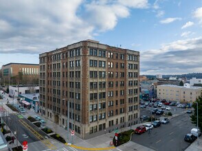 University Manor in Seattle, WA - Building Photo - Building Photo