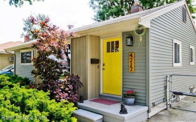 4217 Crooks Rd in Royal Oak, MI - Building Photo - Building Photo