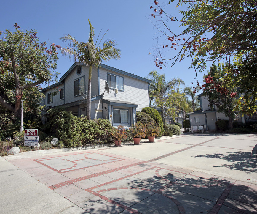 140 N Orange Ave in Brea, CA - Building Photo