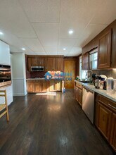 200 Commonwealth Ave, Unit 1 in Chestnut Hill, MA - Foto de edificio - Building Photo