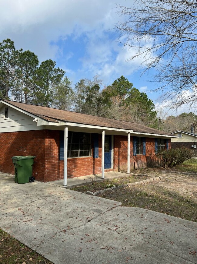 1097 Live Oak Dr in Hinesville, GA - Building Photo - Building Photo