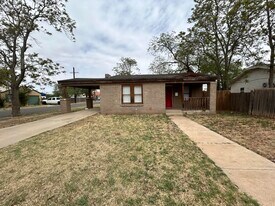 2124 20th St in Lubbock, TX - Building Photo