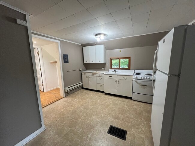 1414 Beltrami Ave NW, Unit B in Bemidji, MN - Building Photo - Building Photo