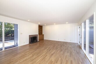 3381 Cowper St in Palo Alto, CA - Building Photo - Building Photo