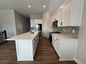 1408 SW Winthrop Dr in Lee's Summit, MO - Building Photo