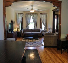 3337 W Evergreen Ave, Unit 1 in Chicago, IL - Building Photo - Building Photo