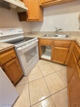 412 W Monroe Ave in Las Vegas, NV - Building Photo - Building Photo